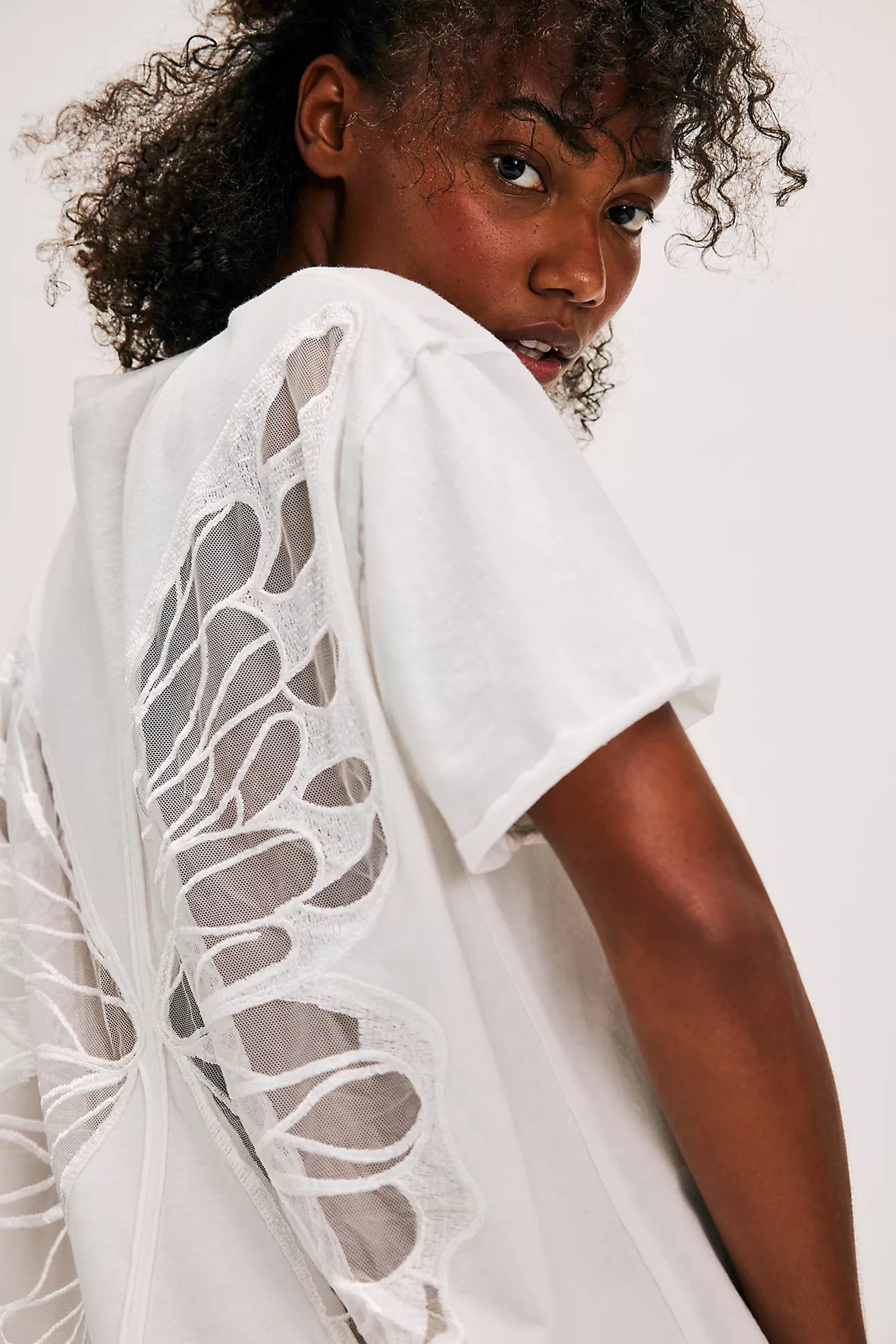 Leila | T shirt met kanten vlinder rug design